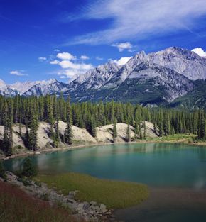 See Lake Louise on a Canada fly-drive